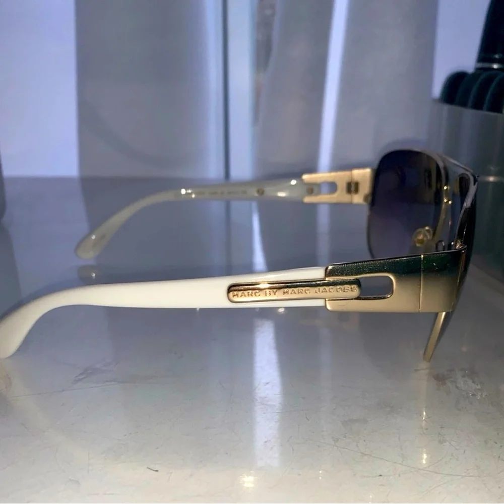 SOLD‼️ Marc Jacobs Aviator Sunglasses 🕶️🌹🥰 - Picture 3 of 5